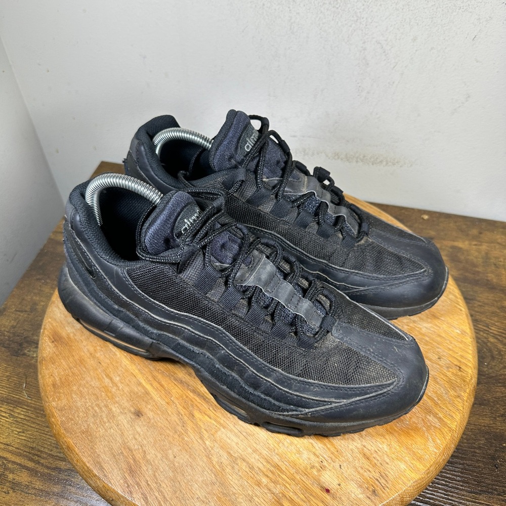 Nike Air Max 95 Essential Triple Black Mens Size 9 CI3705-001 Running Shoes